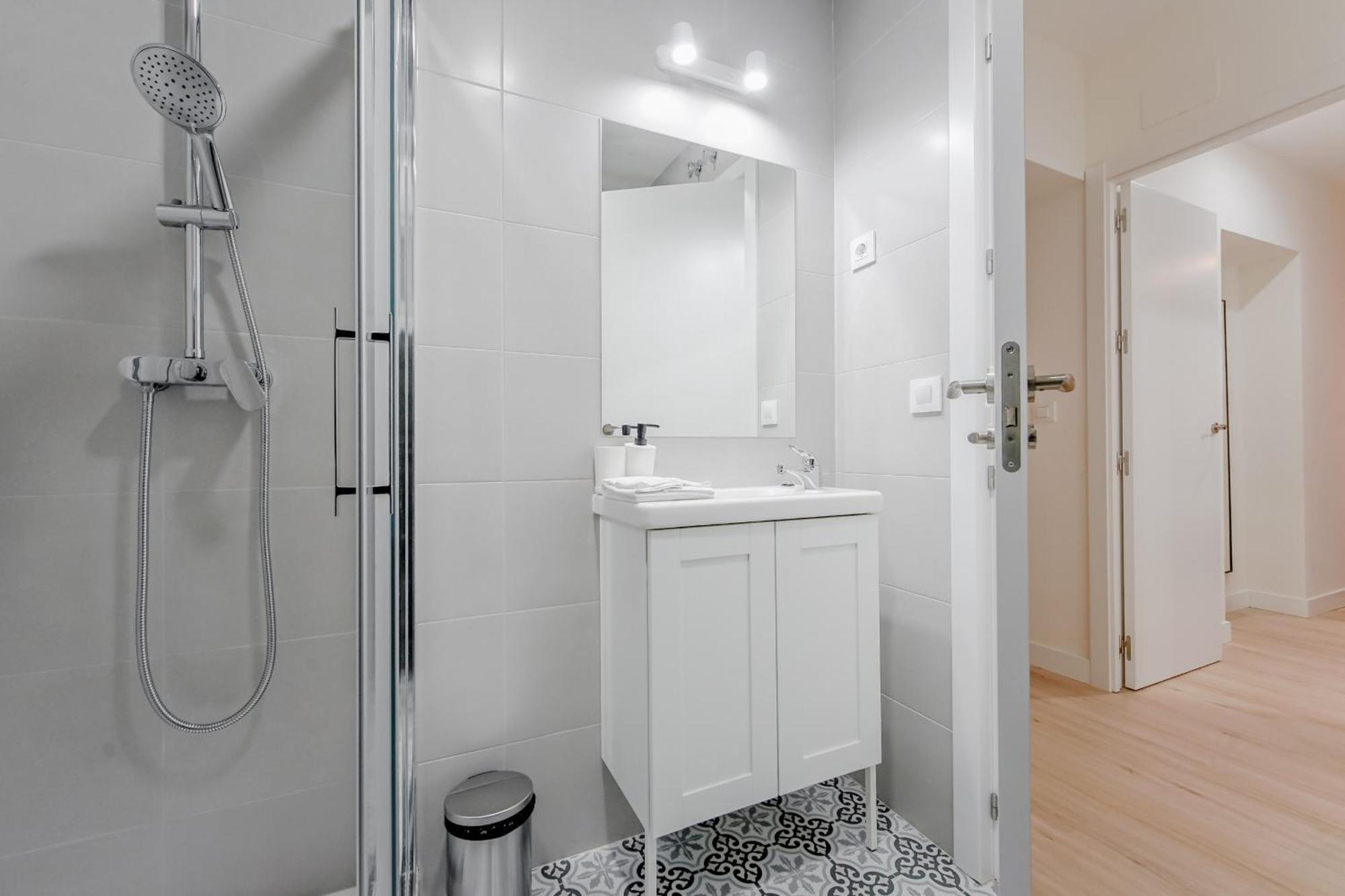 Modern Apt Para 6Pax En La Plaza De Tirso-Centro E1 Madrid Exterior foto